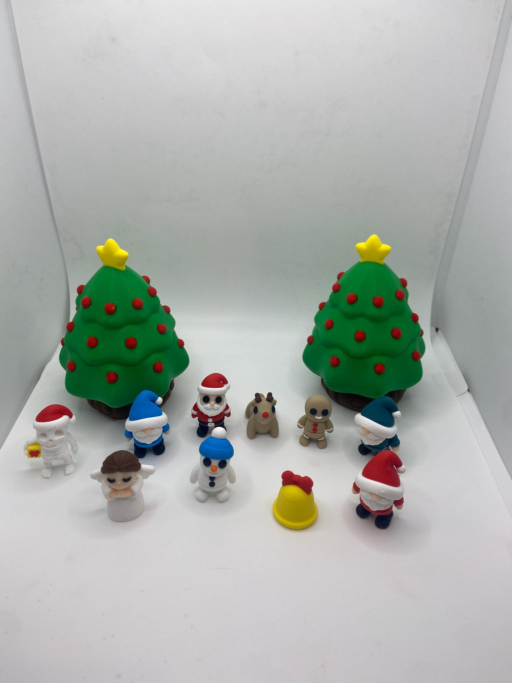 3D Printed Christmas Tree Surprise Box with 3 Mini Figures