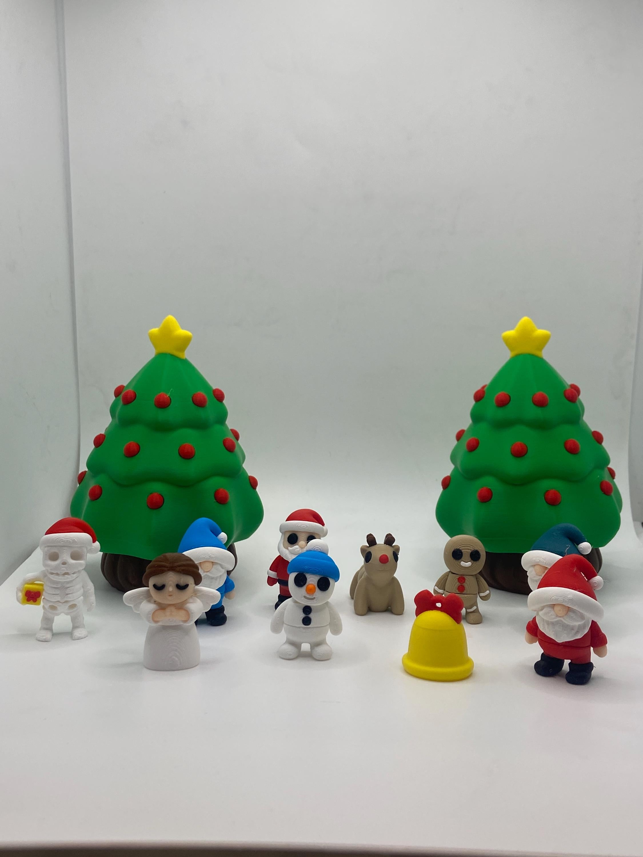 3D Printed Christmas Tree Surprise Box with 3 Mini Figures