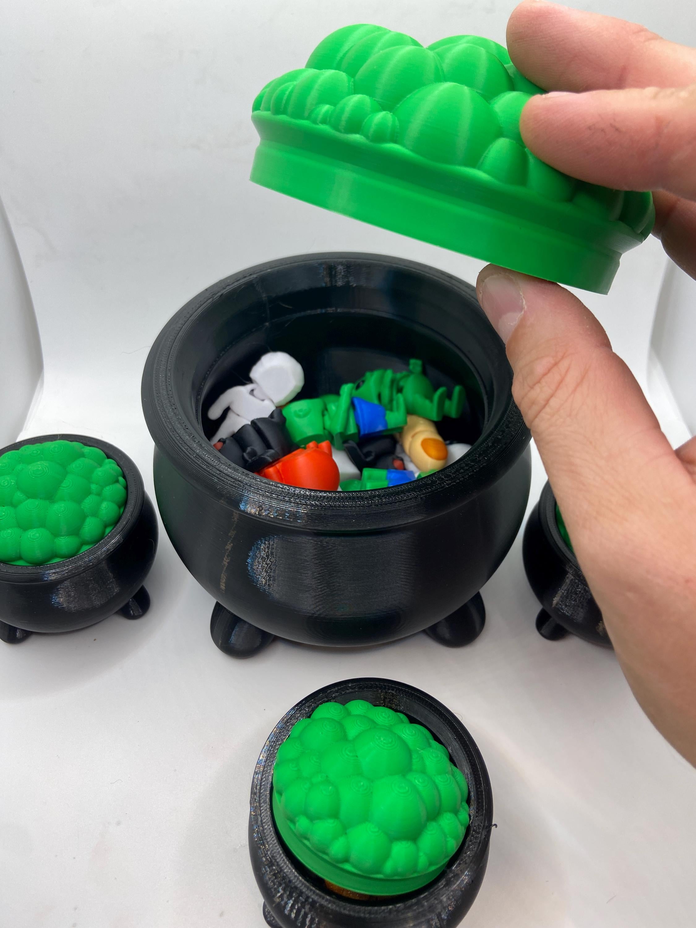 3D Printed Witch Cauldron: Halloween Decor with Mini Creatures