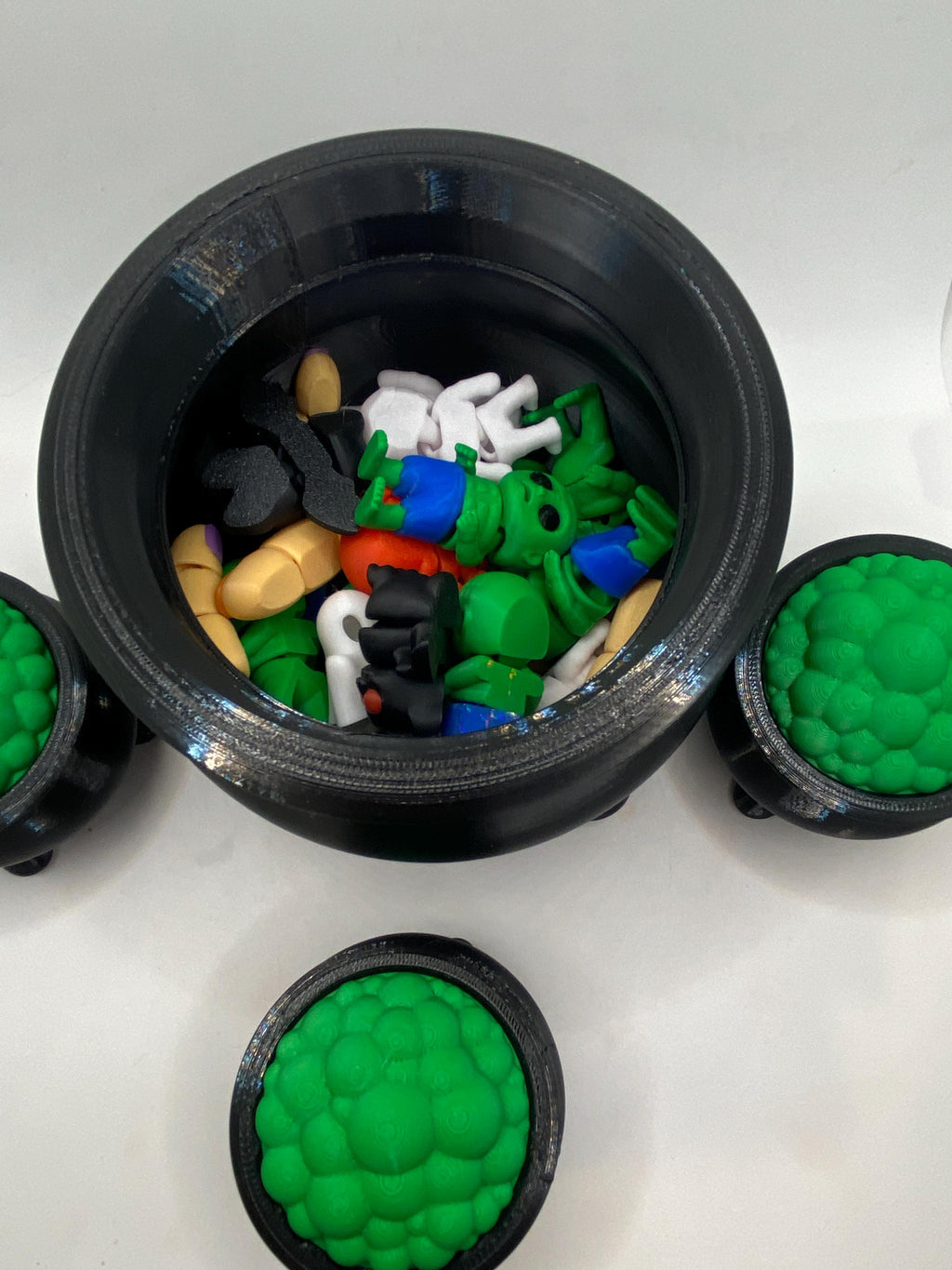 3D Printed Witch Cauldron: Halloween Decor with Mini Creatures