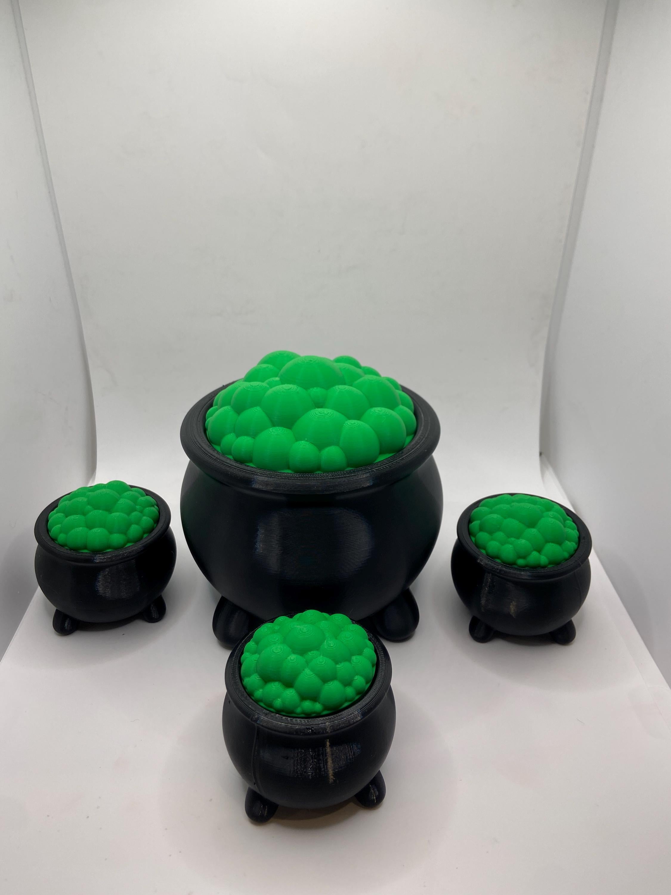 3D Printed Witch Cauldron: Halloween Decor with Mini Creatures