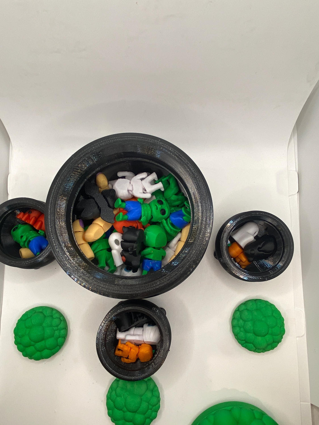 3D Printed Witch Cauldron: Halloween Decor with Mini Creatures