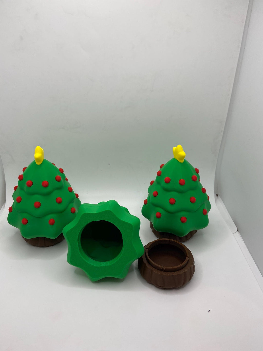 3D Printed Christmas Tree Surprise Box with 3 Mini Figures