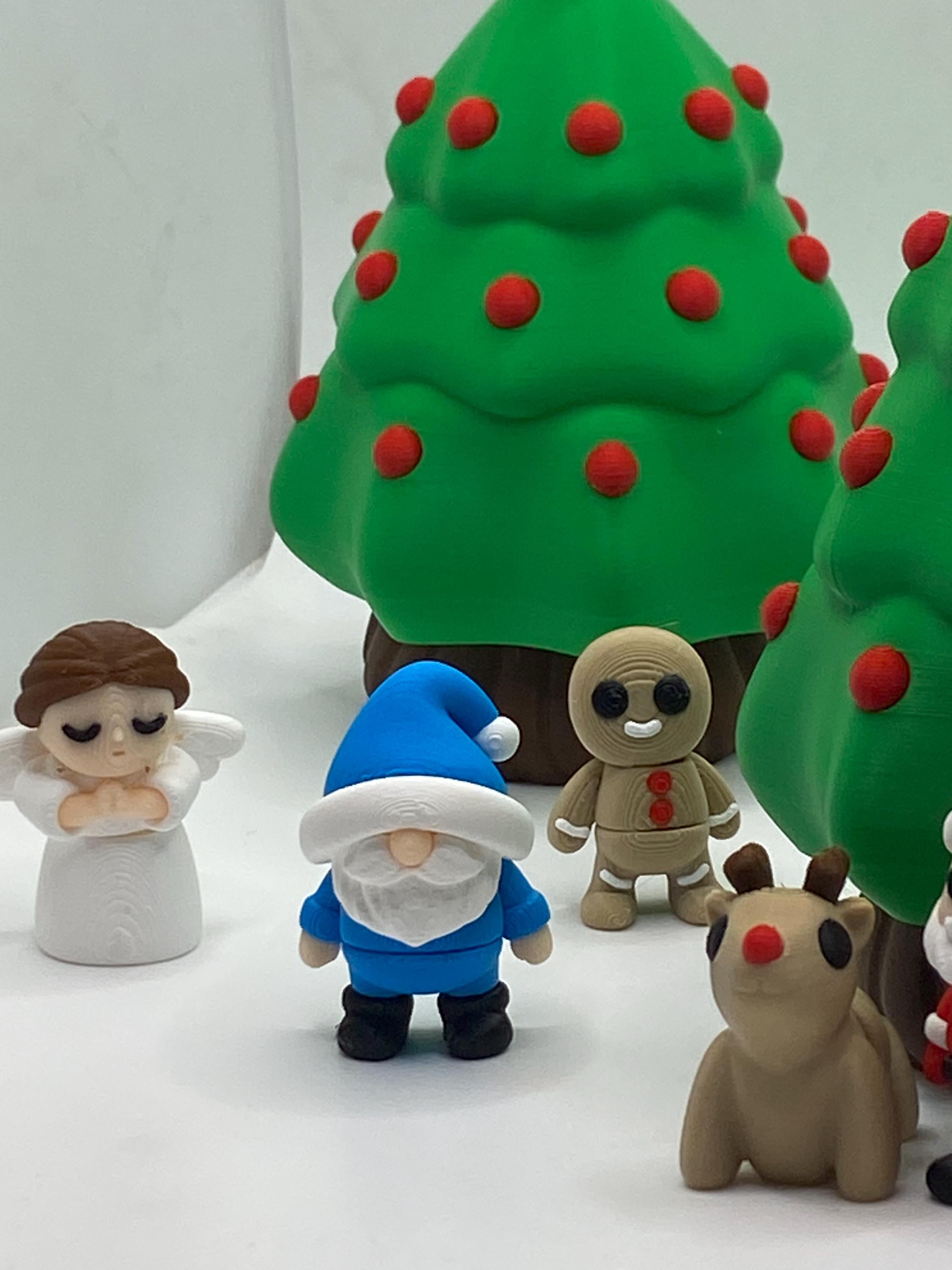 3D Printed Christmas Tree Surprise Box with 3 Mini Figures