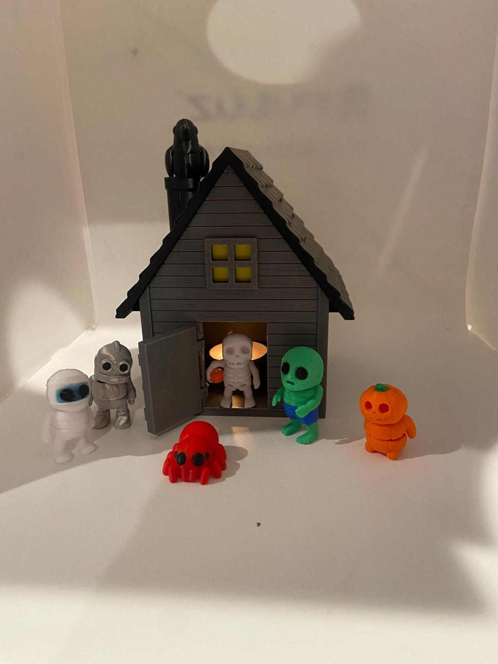 3D Printed Haunted House Playset with Halloween Mini Figures